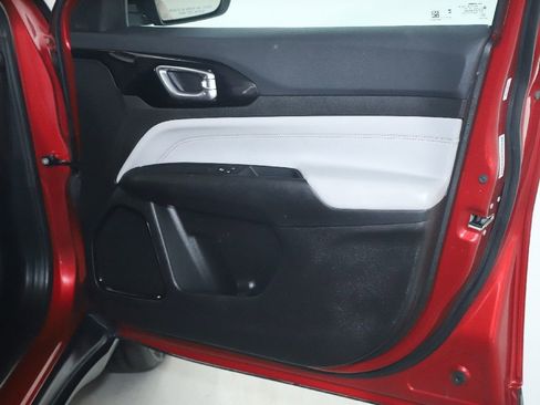 Used 2025 Jeep Compass Limited AWD/4WD image 33