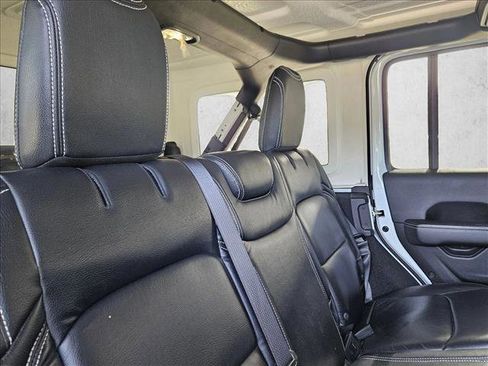 Used 2019 Jeep Wrangler Unlimited Sahara image 22