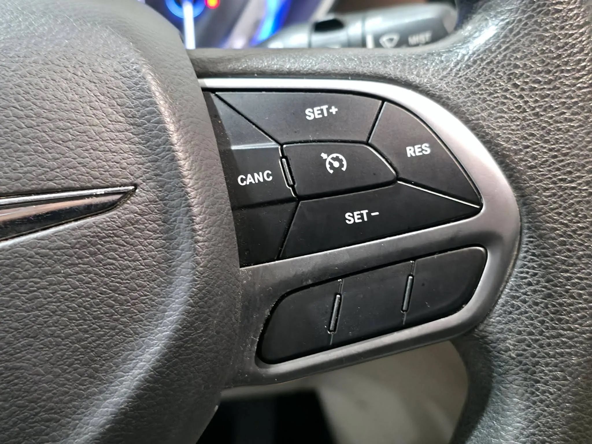 Used 2017 Chrysler Pacifica Touring FWD image 22