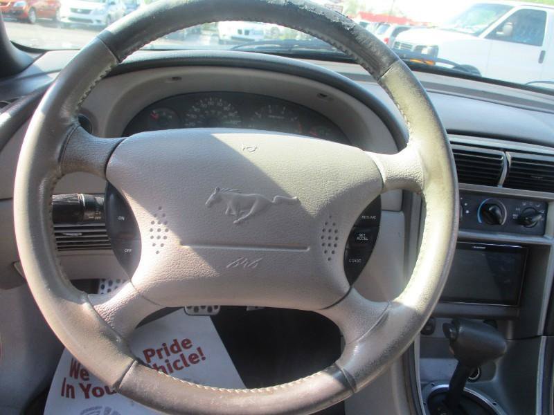 Used 2003 Ford Mustang Coupe RWD image 10