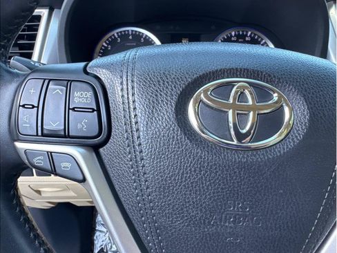 Used 2015 Toyota Highlander XLE AWD/4WD image 28