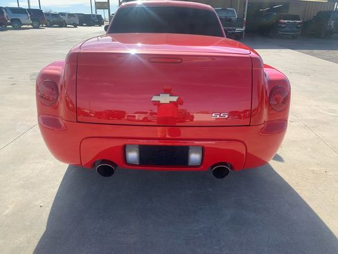 Used 2005 Chevrolet SSR w/ Preferred Equipment Group image 21