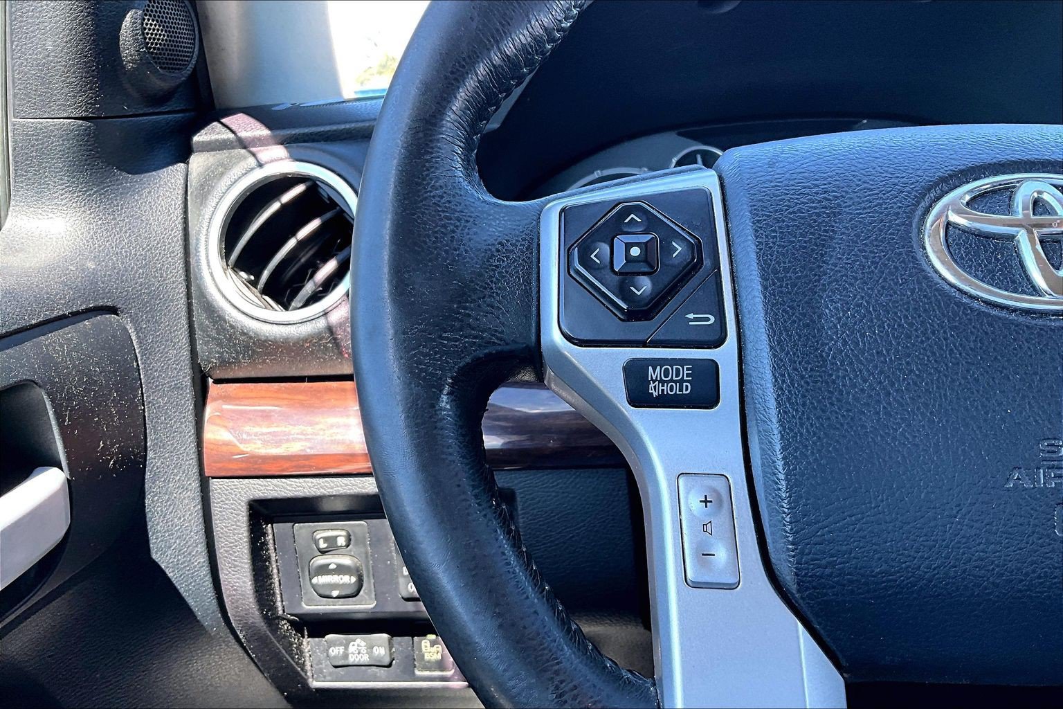 Used 2016 Toyota Tundra Limited w/ Limited Premium Package AWD/4WD image 19