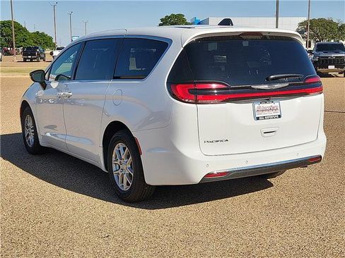 New 2026 Chrysler Pacifica Select FWD image 3
