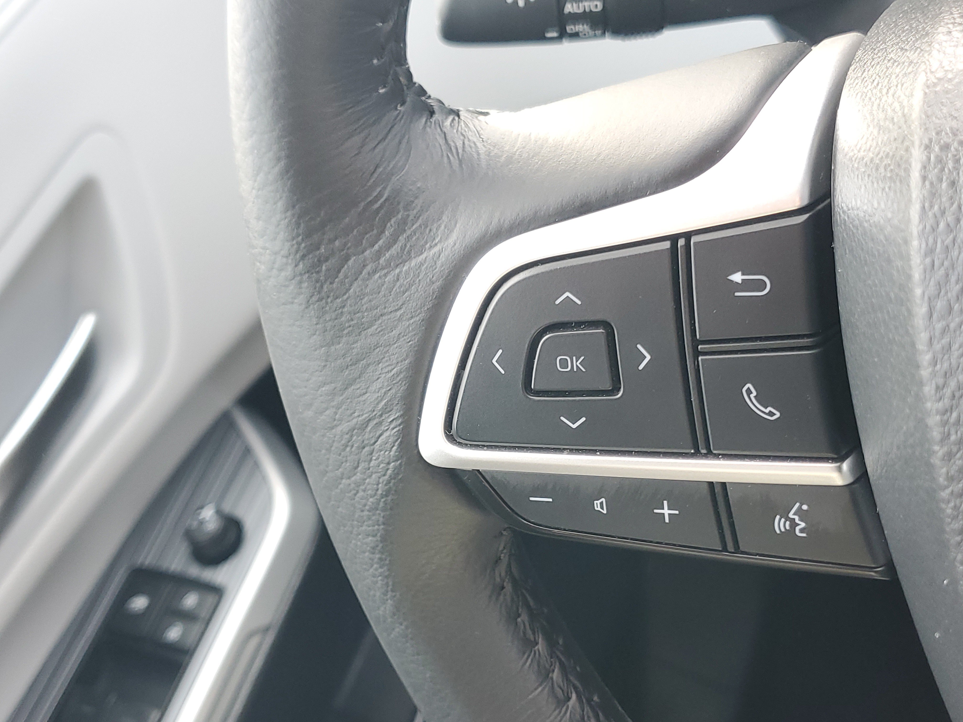Certified 2025 Toyota Sienna XLE FWD image 25