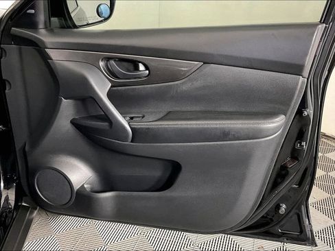 Used 2020 Nissan Rogue S FWD image 21