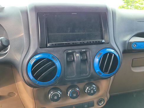Used 2011 Jeep Wrangler Sahara AWD/4WD image 15