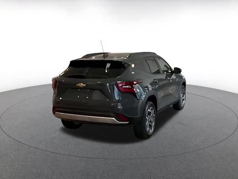 Used 2025 Chevrolet Trax LT w/ LT Convenience Package FWD image 9