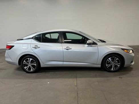 Used 2022 Nissan Sentra SV FWD image 2
