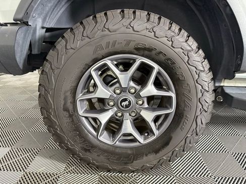 Used 2023 Ford Bronco Badlands image 13