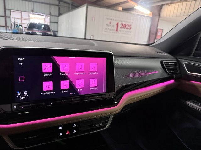Used 2024 Volkswagen Atlas Cross Sport SEL R-Line AWD/4WD image 16