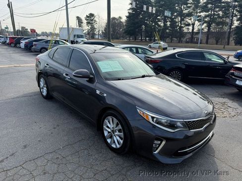 Used 2018 Kia Optima S w/ Panoramic Sunroof Package image 3