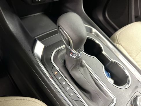 Used 2023 Chevrolet Traverse LS FWD image 16