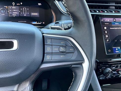 Certified 2022 Jeep Grand Cherokee L Limited AWD/4WD image 29