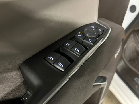 New 2026 GMC Sierra 1500 SLT w/ SLT Convenience Package image 15