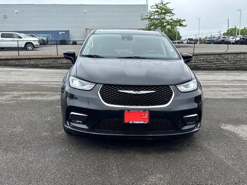 Used 2023 Chrysler Pacifica Touring-L FWD image 10
