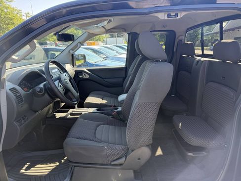 Used 2012 Nissan Frontier SV w/ SV Premium Utility Pkg AWD/4WD image 9