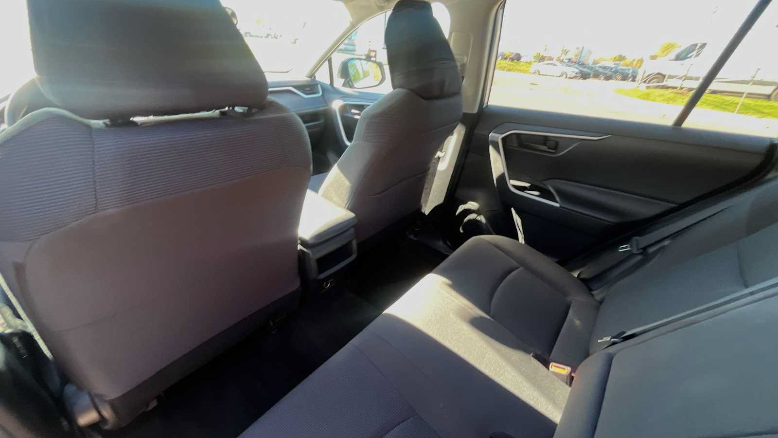 Used 2019 Toyota RAV4 LE FWD image 12