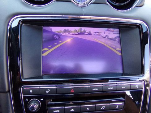 Used 2013 Jaguar XJ AWD image 52