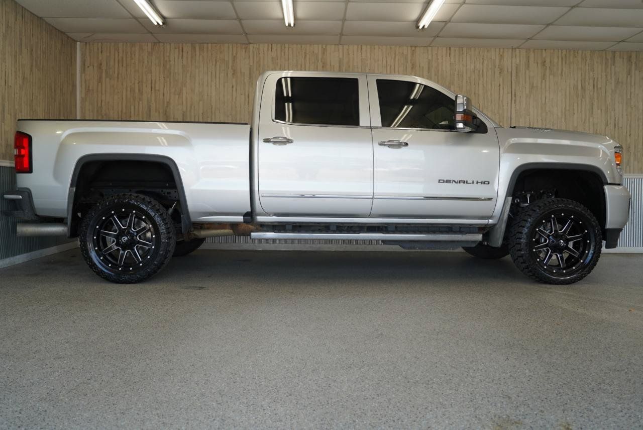 Used 2017 GMC Sierra 2500 Denali w/ Duramax Plus Package AWD/4WD image 5