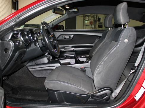 Used 2016 Ford Mustang Coupe RWD image 16