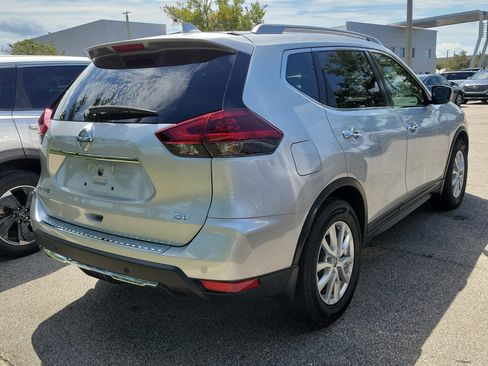 Certified 2020 Nissan Rogue SV FWD image 3