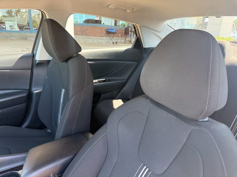 Used 2023 Hyundai Elantra Blue FWD image 11