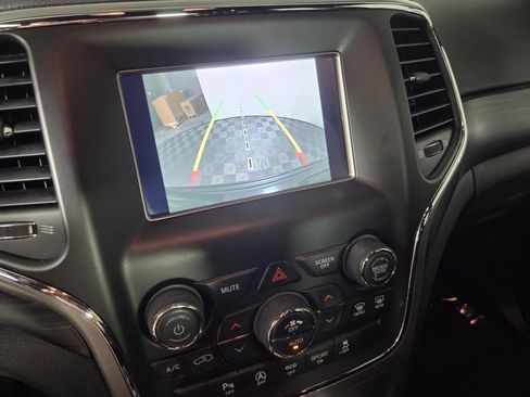 Used 2021 Jeep Grand Cherokee Laredo AWD/4WD image 12