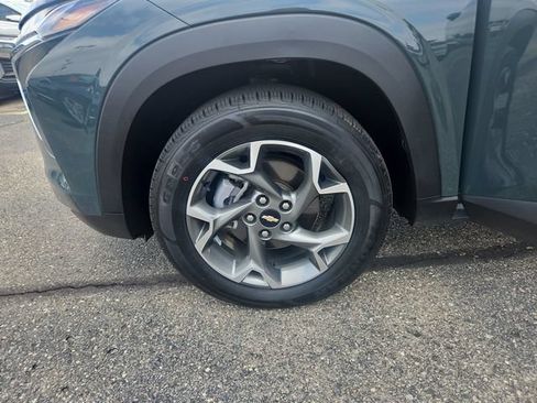 Used 2025 Chevrolet Trax LT FWD image 26