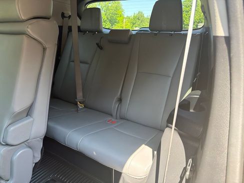 Used 2021 Toyota Highlander XLE AWD/4WD image 24
