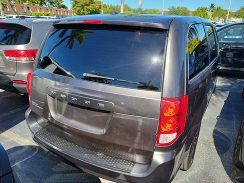 Used 2015 Dodge Grand Caravan SE w/ Quick Order Package 29E SE FWD image 3