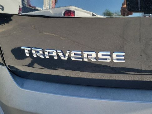 Used 2022 Chevrolet Traverse LS image 25