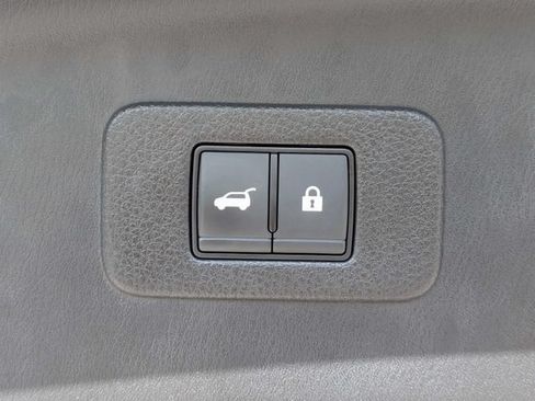 Used 2022 Nissan Armada SV w/ SV Appearance Package RWD image 12