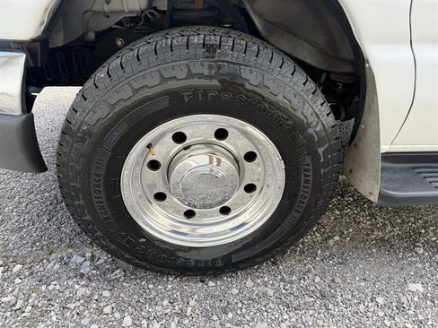 Used 2006 Ford E-350 and Econoline 350 Super Duty RWD image 16