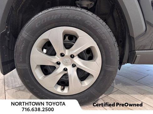 Used 2023 Toyota RAV4 LE AWD/4WD image 10