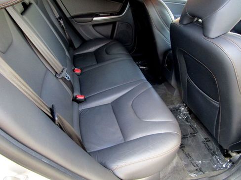 Used 2015 Volvo V60 T5 Cross Country w/ Convenience Package image 18