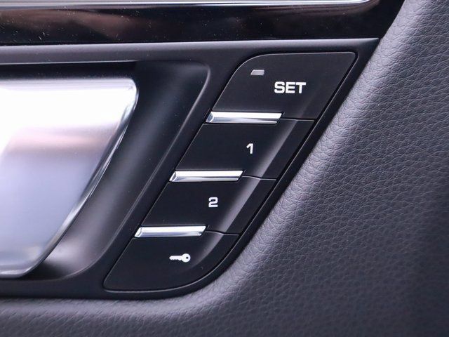 Certified 2025 Porsche Macan Turbo AWD/4WD image 17
