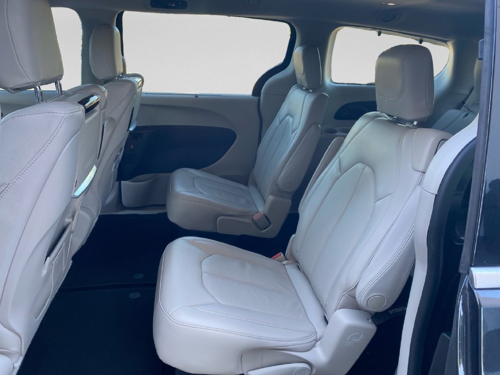 Used 2017 Chrysler Pacifica Touring-L Plus FWD image 26