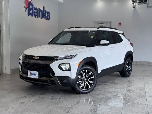 Certified 2023 Chevrolet TrailBlazer ACTIV w/ Sun and Liftgate Package AWD/4WD image 2