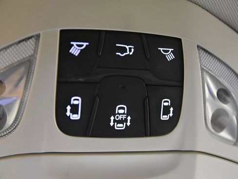 Used 2023 Chrysler Pacifica Touring-L FWD image 27