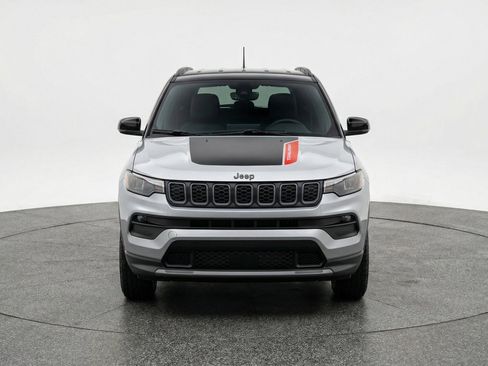 Used 2025 Jeep Compass Trailhawk AWD/4WD image 2