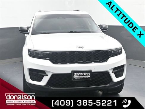 Used 2023 Jeep Grand Cherokee Altitude image 3