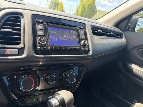Used 2019 Honda HR-V LX image 16