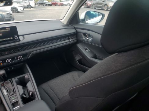 Certified 2025 Honda Accord LX image 19