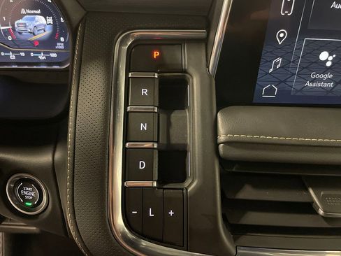 Used 2023 GMC Yukon SLT w/ SLT Premium Package image 38