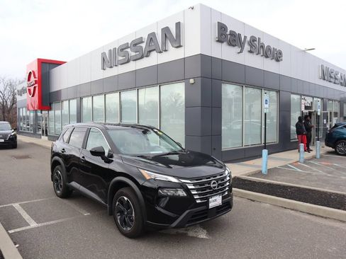 Certified 2025 Nissan Rogue SV AWD/4WD image 2