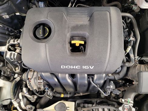 Used 2018 Hyundai Elantra SE image 30