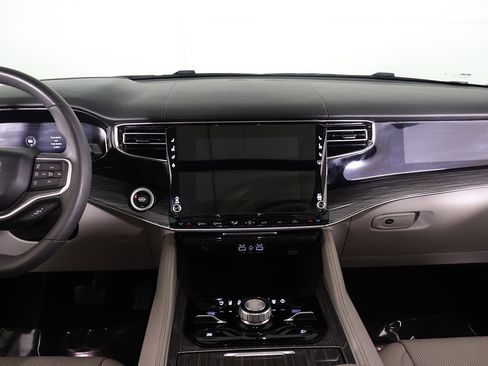 Used 2022 Jeep Wagoneer Series III w/ Premium Group I image 45