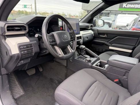 Used 2024 Toyota Tacoma TRD Off-Road AWD/4WD image 9