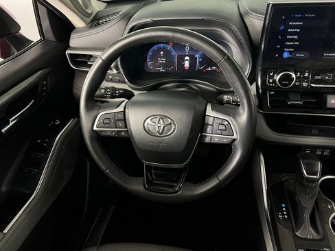 Used 2024 Toyota Highlander Platinum image 34